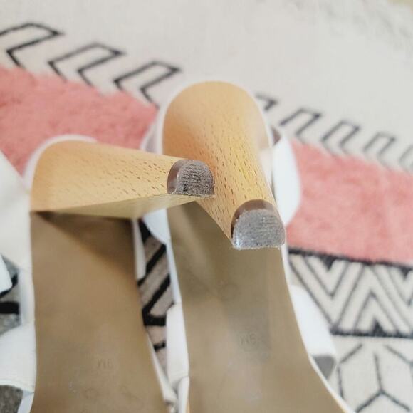 GUESS NETTA STRAPPY HEELS IN WHITE, SZ 9 - Picture 12 of 16